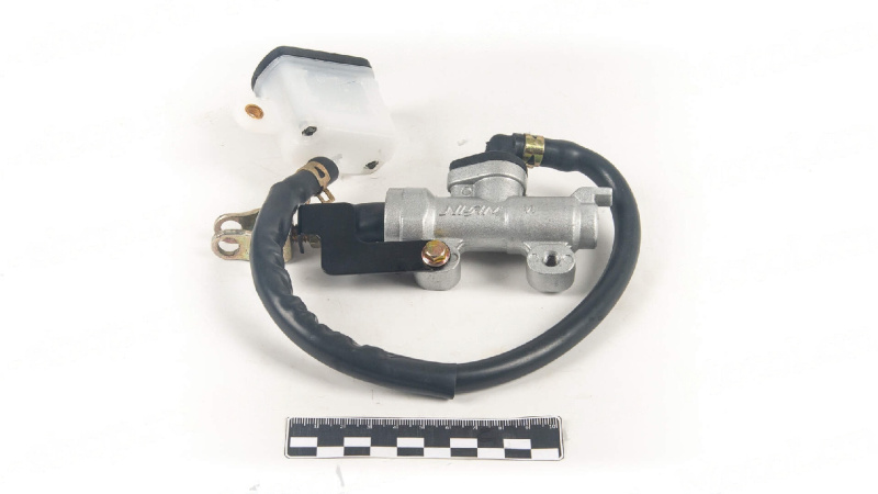 Главный тормозной цилиндр задний 